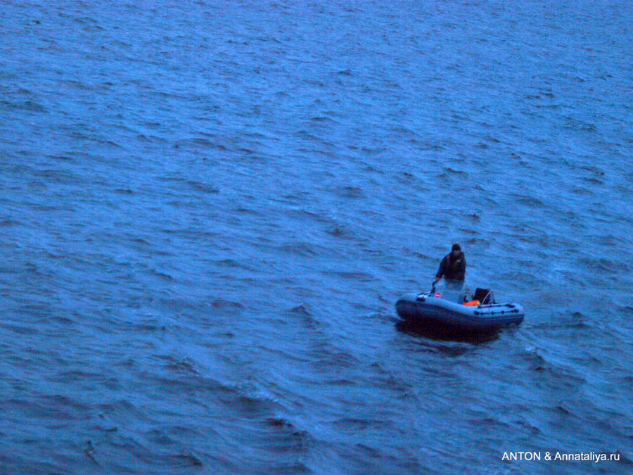 Высадка пассажиров в лодки в Курейке. Туруханск, Россия