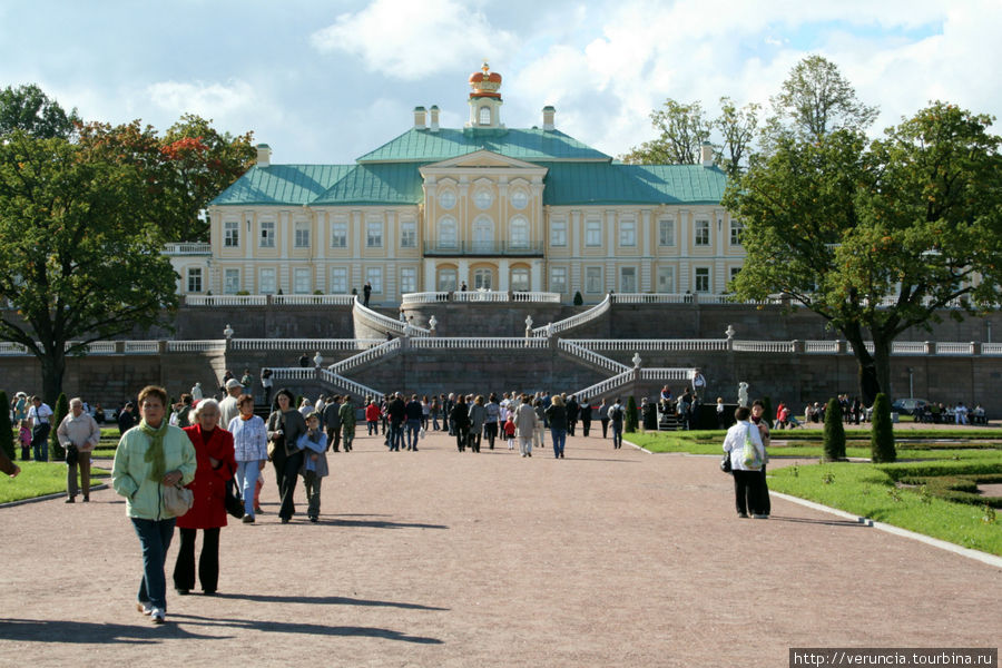 Большой дворец Ломоносов, Россия