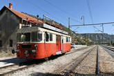Боснийцы и Черногорцы, в отличие от Албанцев, свои железные дороги развивают, от одного города до другого можно добраться на поезде, причем прямо по горам — через десятки тоннелей.