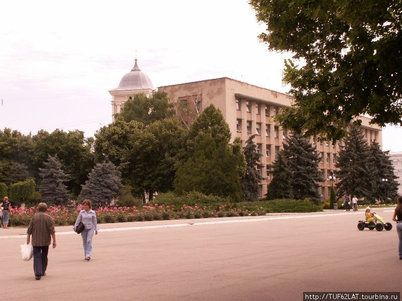 Площадь перед горисполкомом Бендеры, Приднестровская Молдавская Республика