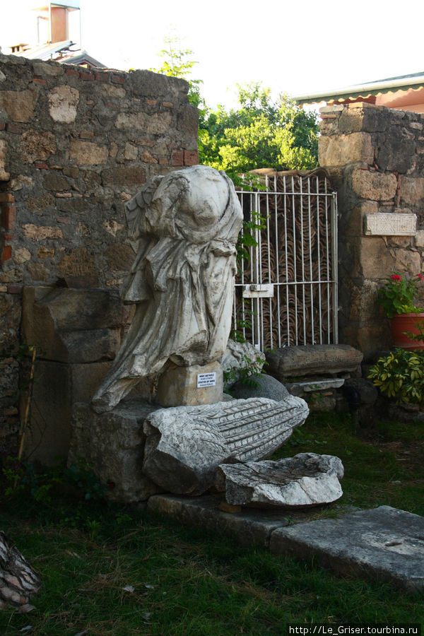 Еще одна статуя Ники (римский период) Сиде, Турция