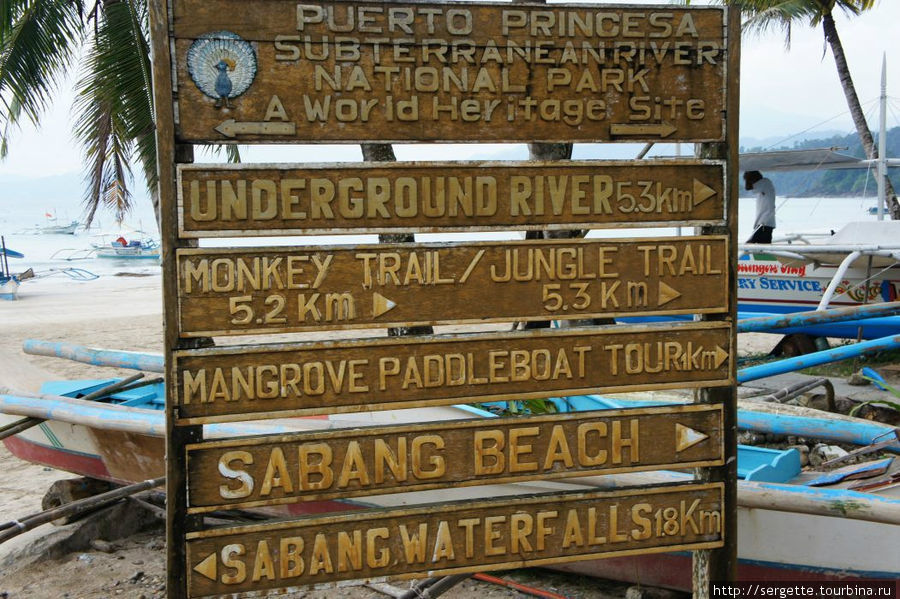 Указатели на пляже Сабанг, остров Палаван, Филиппины