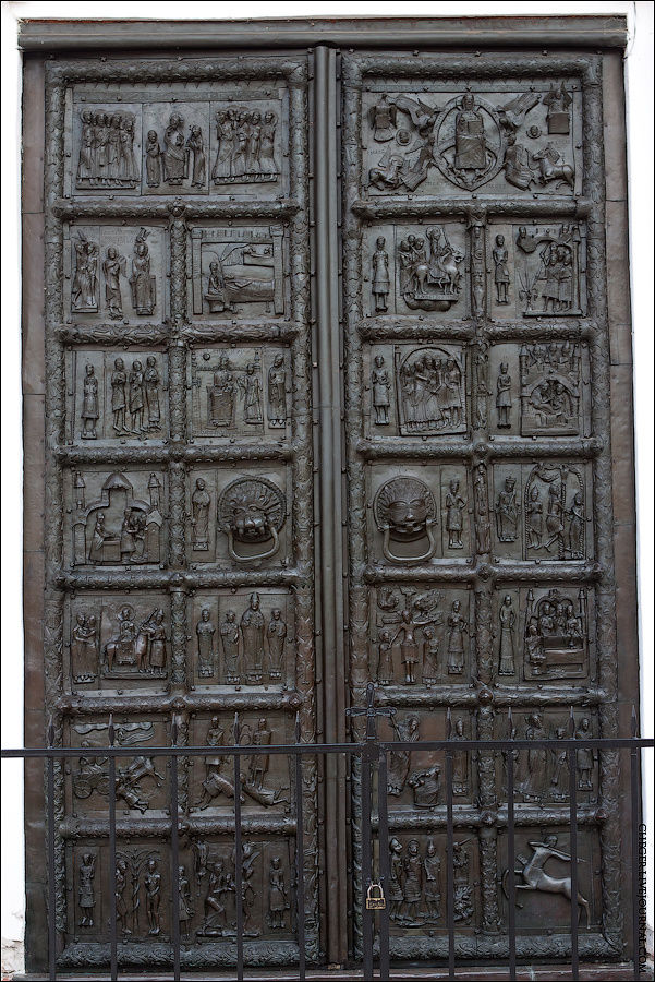 Ворота Софийского собора Новгорода Великий Новгород, Россия