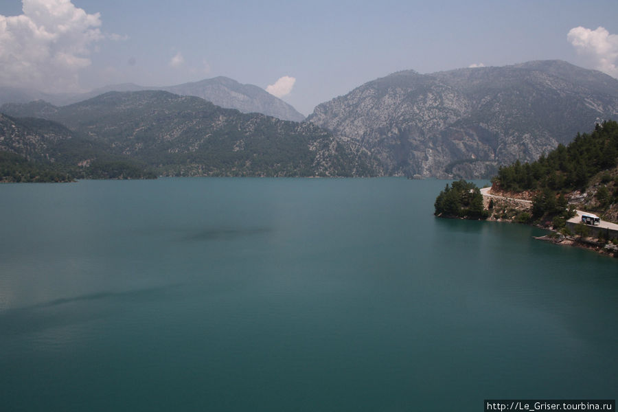Площадь озера, известного как Green Canyon,  составляет 479 гектаров Манавгат, Турция