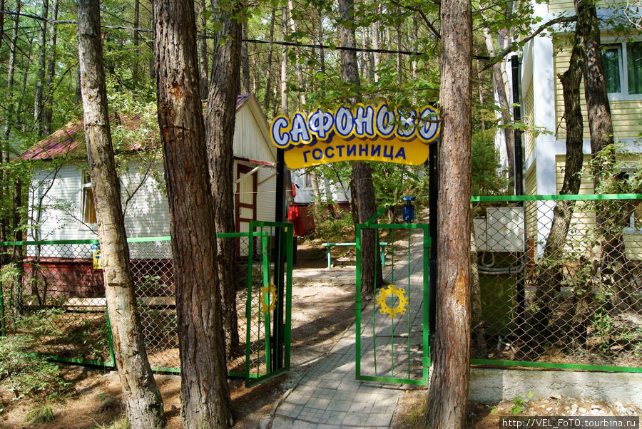 Здесь рекомендую останавливаться на отдых,прекрасное месторасположение в лесу,отличное обслуживание,до пяжа 15мин Джанхот, Россия