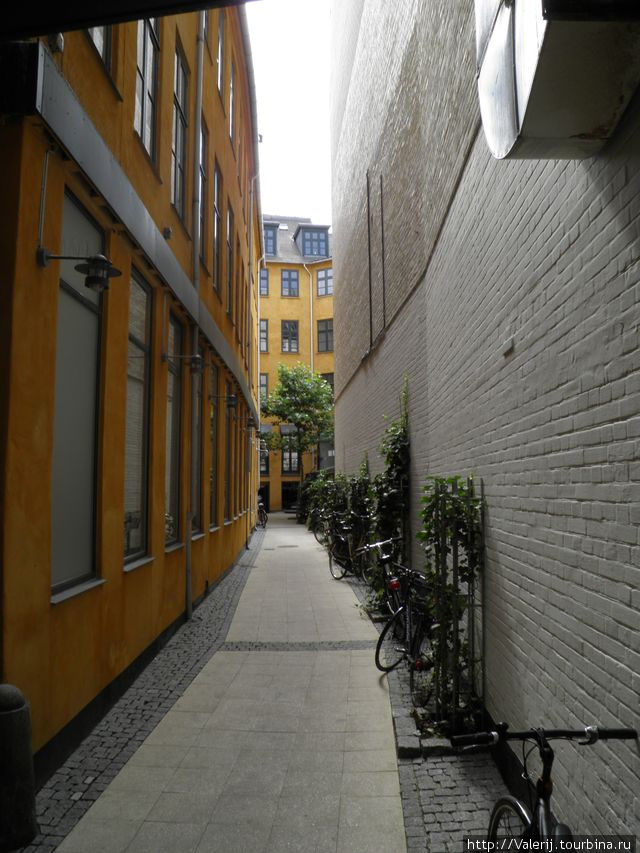 Узкие улочки города завораживают Копенгаген, Дания
