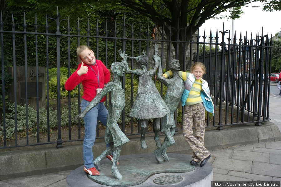 Современное ирландское искусство. Композиция называется Дети Миллениума. Дублин, Ирландия
