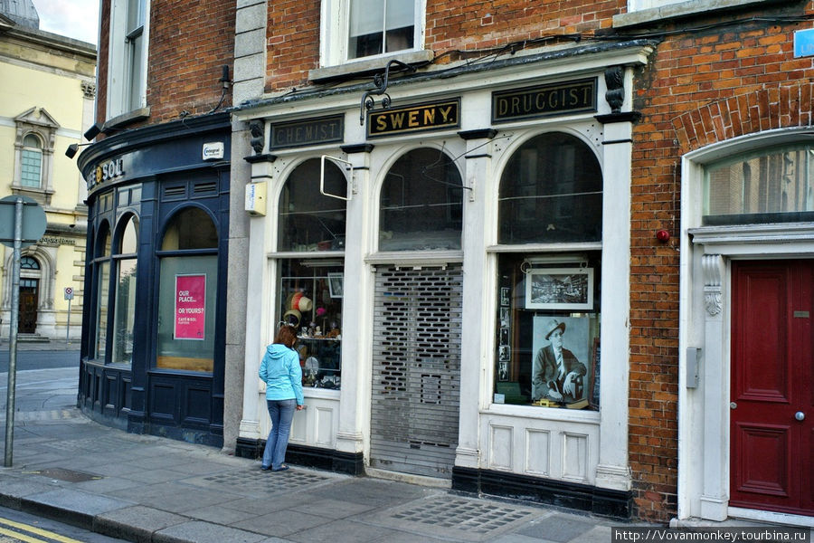 А вот и та самая аптека на Lincoln Place, где Леопольд Блум купил для жены то самое мыло. Дублин, Ирландия