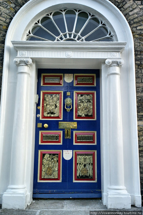 Самая растиражированная и знаменитая георгианская дверь.