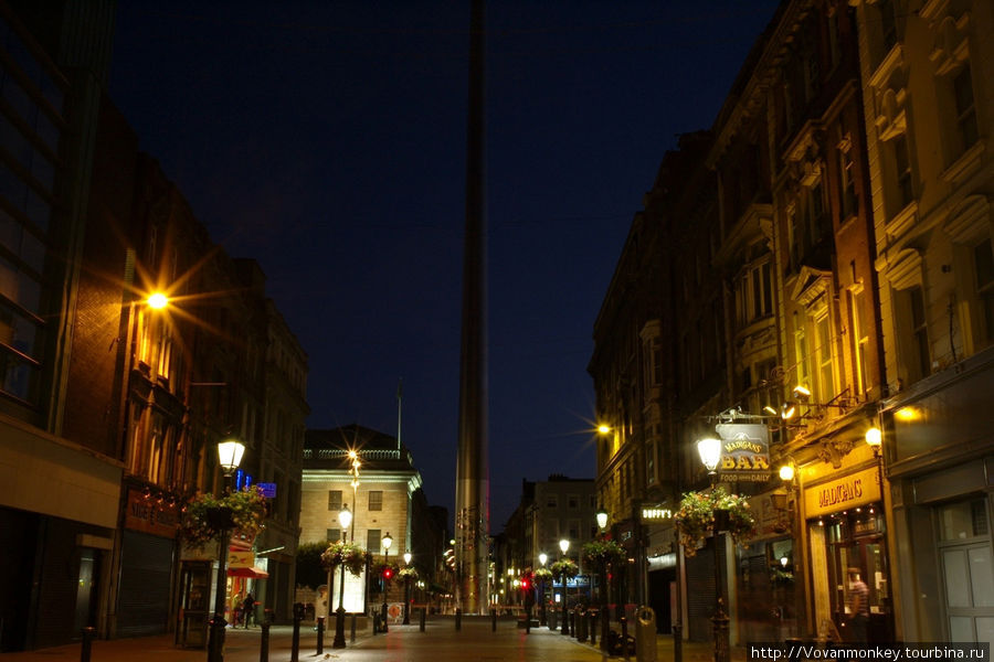 Earl street. Улица, далее переходящая в Talbot street и упирающаяся в вокзал Коннолли. Дублин, Ирландия