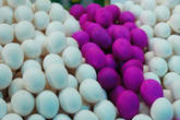 Фиолетовые яйца вареные и соленые