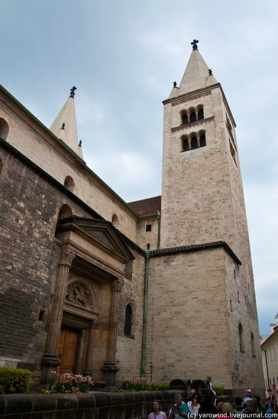 Нынешний вид базилики, благодаря проведенной в 1887—1908 гг реконструкции, в значительной мере подобен первоначальному. Прага, Чехия