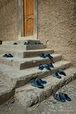 50. Реклама сандалий для детей-монахов :-) Носите синие тапочки и просветляйтесь!