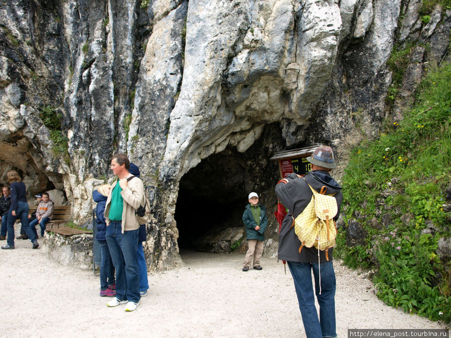 Вход в Ледяную пещеру Обертраун, Австрия