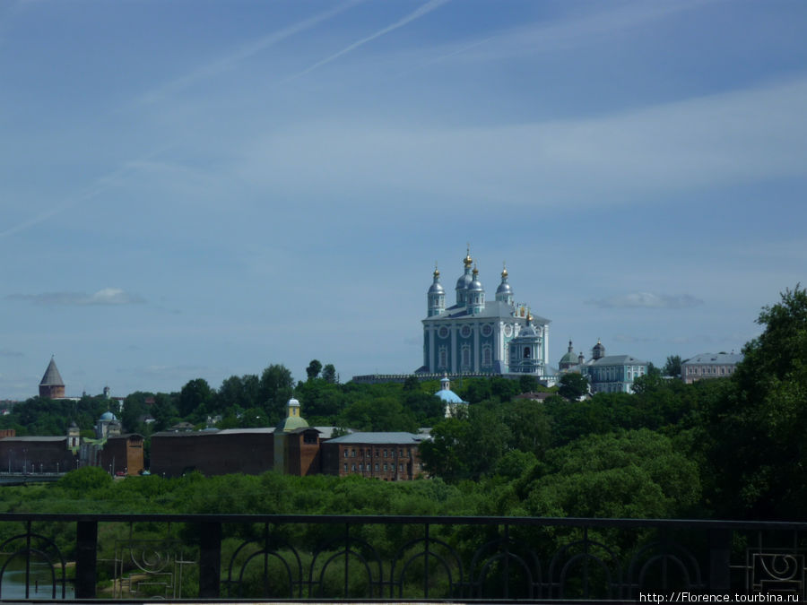 Вид на собор с моста через Днепр