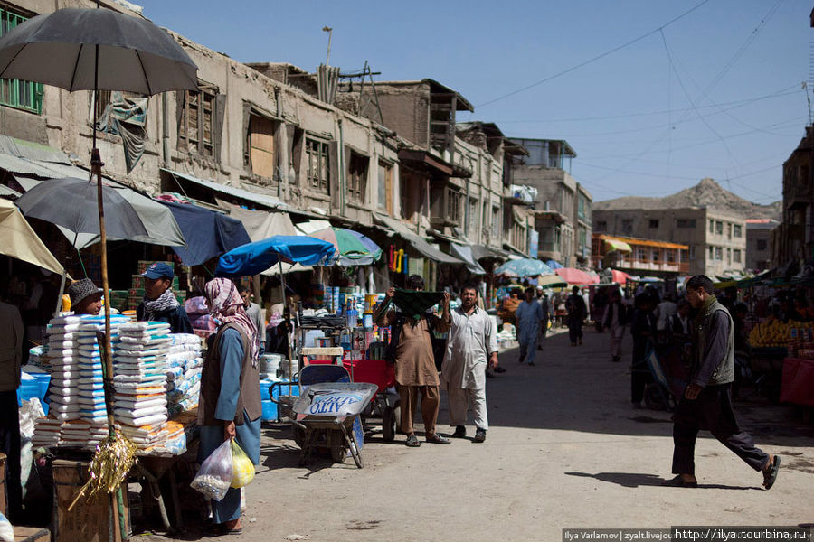 Как и во многих восточных странах, в Афганистане практически весь центр города — один большой рынок. Кабул, Афганистан