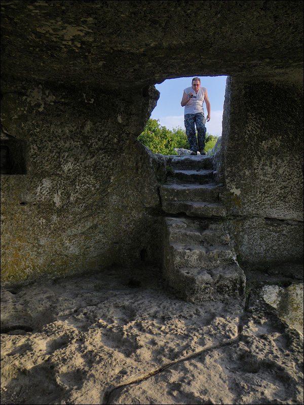 Пещера под башней, июнь 2009 г. Область Севастополь, Россия