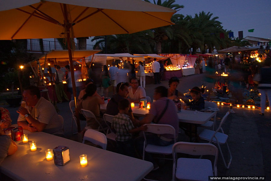 Фестиваль Luna Mora при свете 20 000 свечек, Guaro,  Малага Малага, Испания