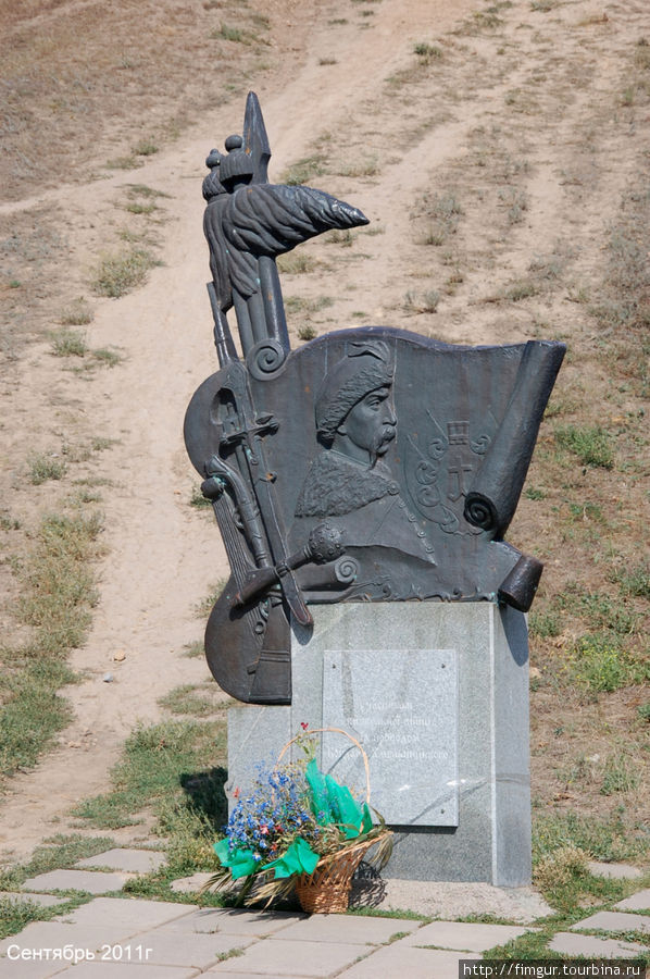 Памятник Запорожским казакам в честь разгрома поляков в 1649г. Хортица, Украина