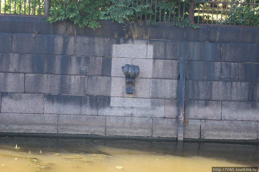 Памятник колюшке Кронштадт, Россия
