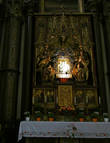икона Maria am Gestade находится в левом крыле и активно подсвечивается, что мешает ее прямому фотографированию