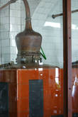 В винокурне можно посмотреть,как раньше производился джин.