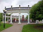Географический центр сада — фонтан 1937 года арх. А Гамулина.