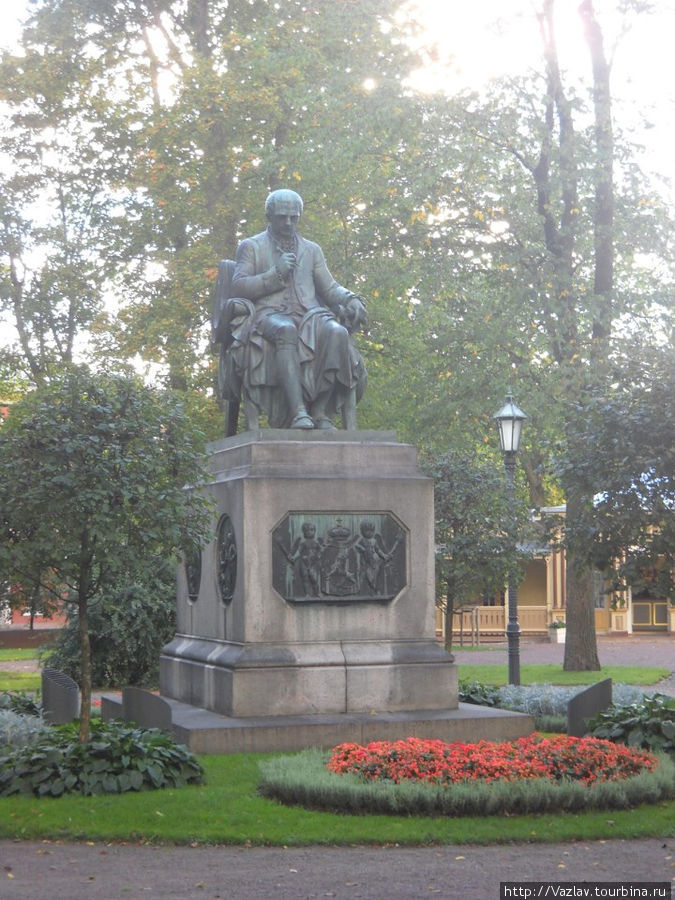 Элегантный памятник Турку, Финляндия