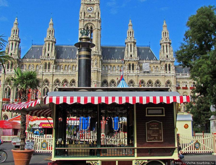 Открытая сцена на Ратушной площади Вена, Австрия