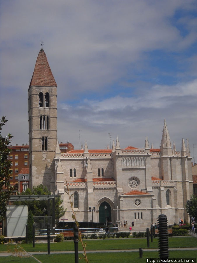 Лучший вид на здание церкви Вальядолид, Испания