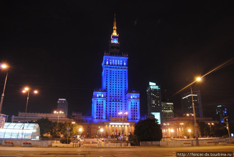 Дворец Культуры на фоне делового центра Варшава, Польша