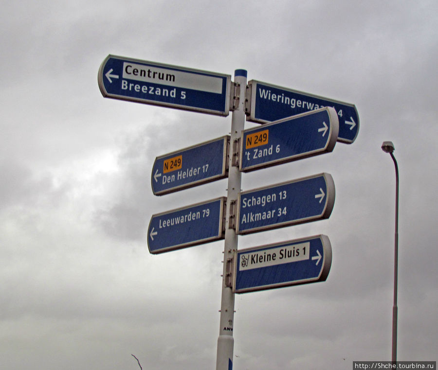 Знаки на въезде. Такое окружение... Только Алкмар знакомое название Анна-Павловна, Нидерланды
