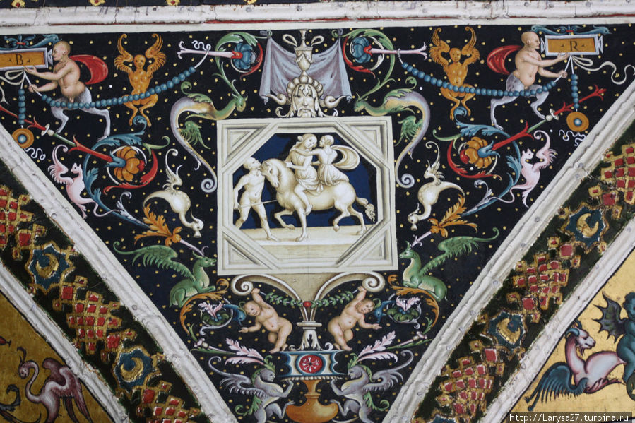 Деталь потолка Библиотеки Сиеского собора Сиена, Италия