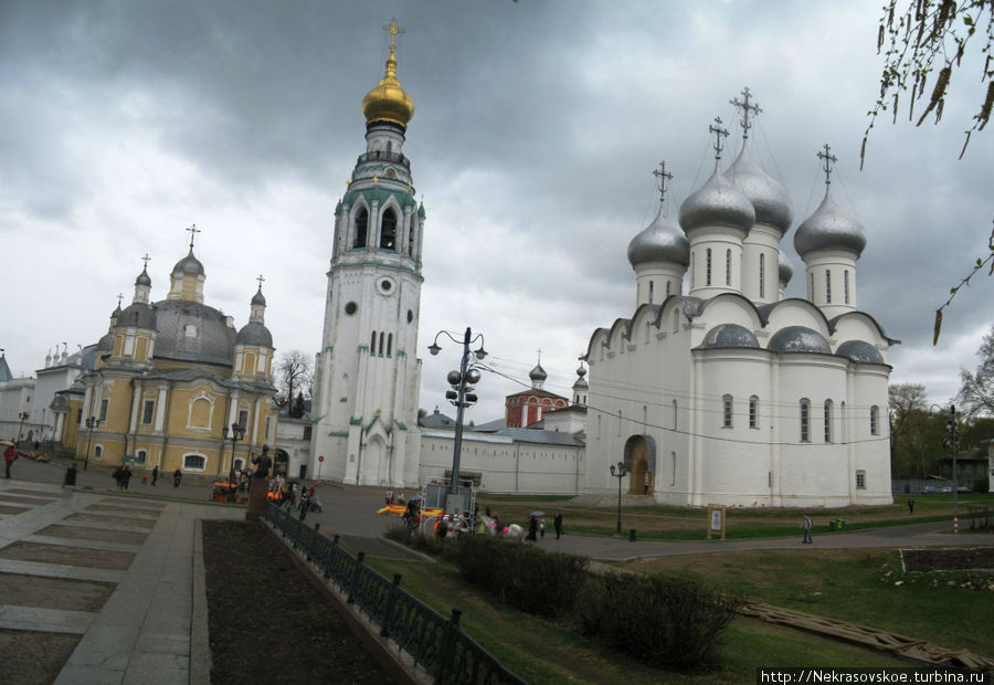 Софийский собор — вид с набережной реки Вологда. Россия