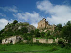 Шоанинский храм построен в первой половине Х века на высоком отроге г.Шоана, на берегу р.Кубани.