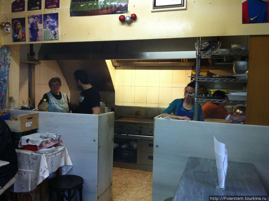 кухня почти не отделена от зала Барселона, Испания