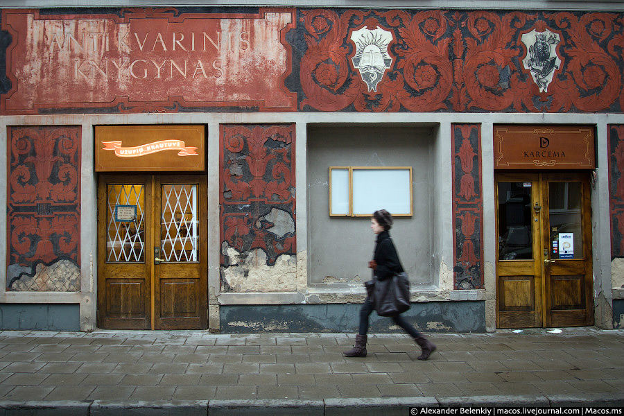 Нет, Вильнюс вовсе не вылизанный и причесанный город, облупленная краска тоже встречается. Вильнюс, Литва