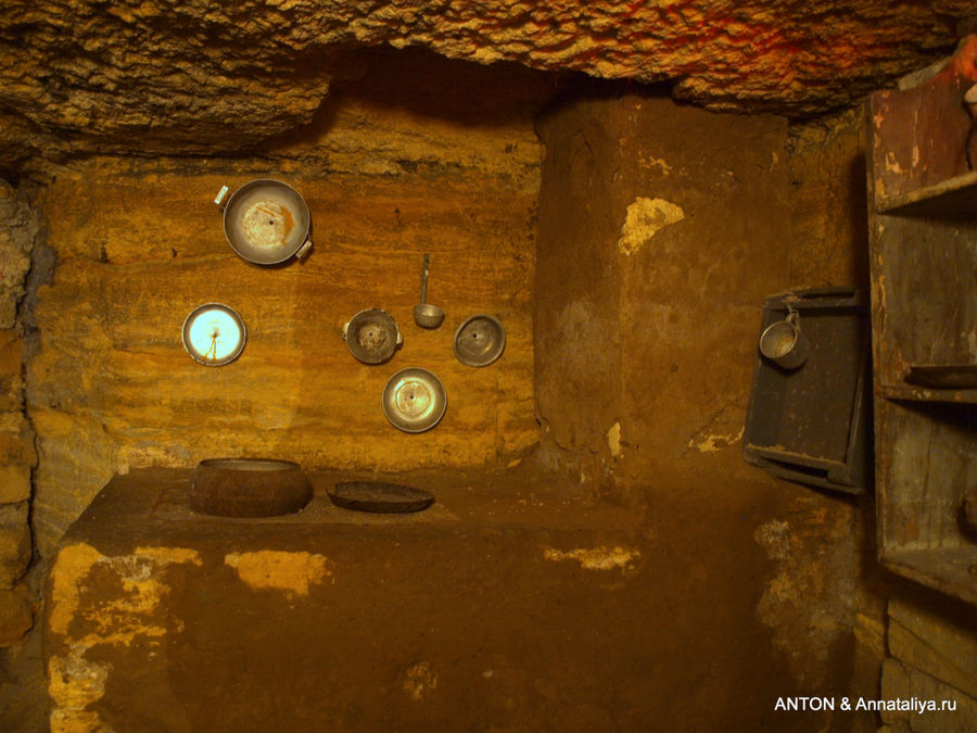 Жизнь партизан в катакомбах Нерубайское, Украина