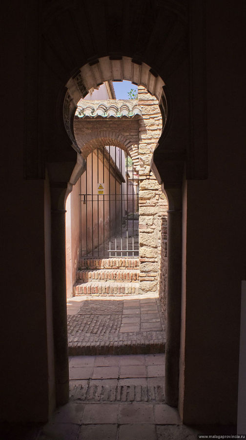 Арабская крепость Алькасаба Малага, Испания