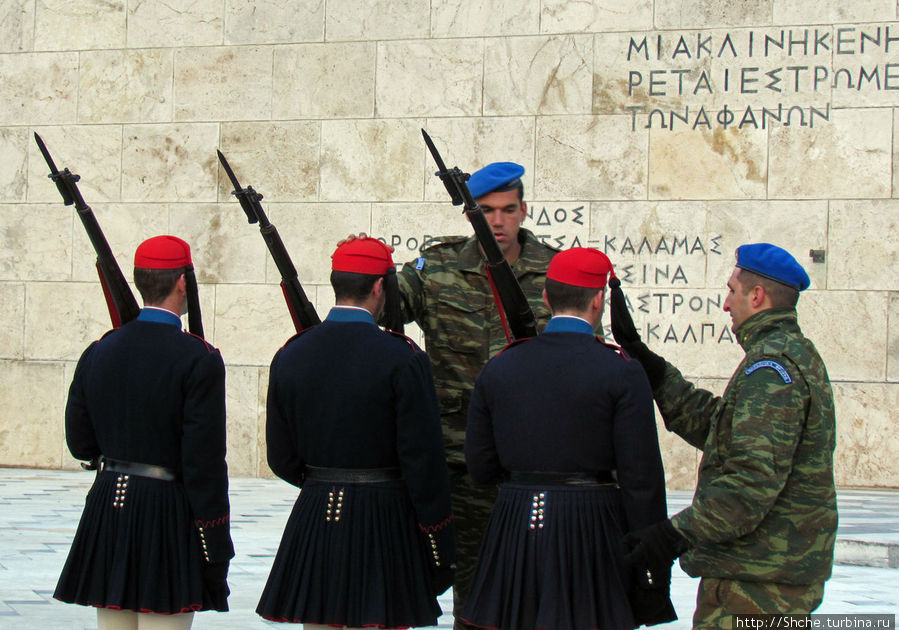 Смена караула гвардейцев Афины, Греция