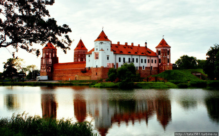 Средневековый замок в Мире