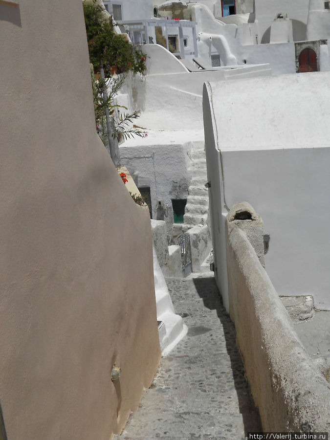 Санторини.  «Ойя» – бело — голубое чудо на скалах кольдеры Остров Санторини, Греция