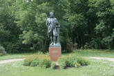Памятник Болотову А.Т. Являлся смотрителем парка в течении 20 лет.