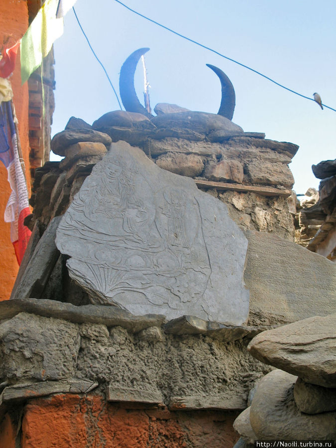 Резные молитвенные камни Кагбени, Непал