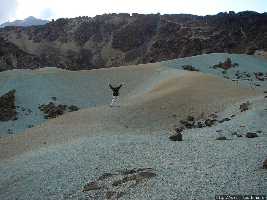 Национальный парк Тейдэ. Сзади огромная застывшая лава! Остров Тенерифе, Испания