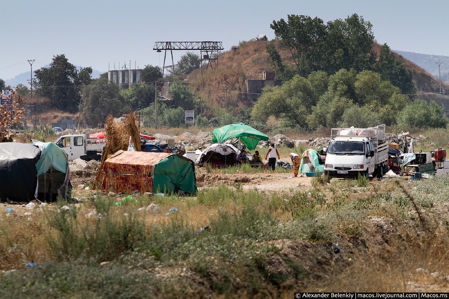 Хуже них живут только цыгане, которые, на удивление, здесь тоже есть. Албания Хуже них живут только цыгане, которые, на удивление, здесь тоже есть. Албания