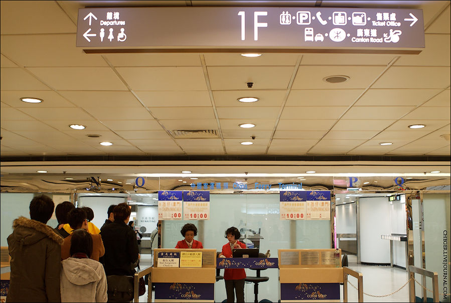 Сам терминал ну очень напоминает небольшой аэропорт — все тоже самое: таблоид, таможня, duty free...
Процедура на таможне заняла не больше получаса — все очень быстро и безо всяких проволочек. Туристов едет огромное количество! Сам терминал ну очень напоминает небольшой аэропорт — все тоже самое: таблоид, таможня, duty free...
Процедура на таможне заняла не больше получаса — все очень быстро и безо всяких проволочек. Туристов едет огромное количество!