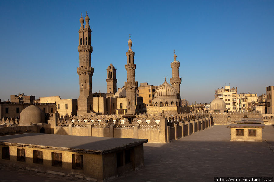 На крыше мечети Аль-Азхар. Каир, Египет