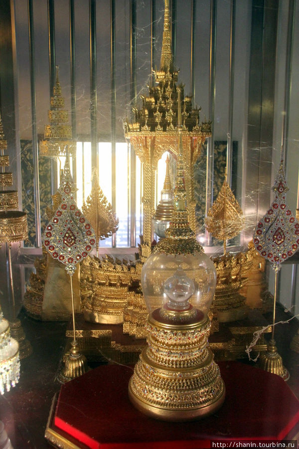 Ват Пхра Тхат Си Чом Тхонг Вора Вихарн Чиангмай, Таиланд