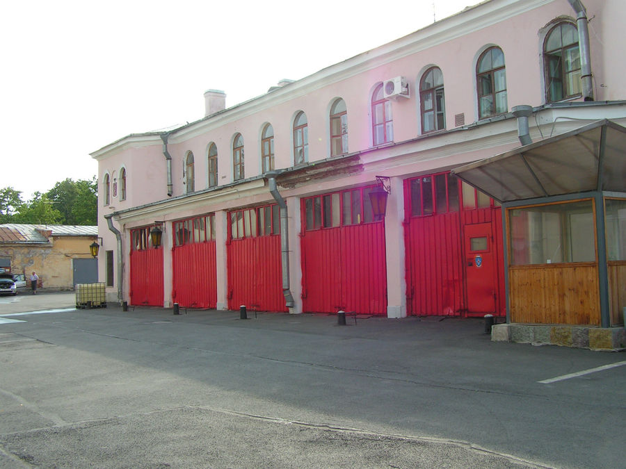 Внутренний двор д.№26. Здесь расположена федеральная противопожарная служба №31 по г.Санкт-Петербургу. Пушкин, Россия